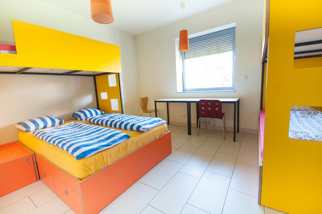 Simbol Rooms With Free Private Parking Λιουμπλιάνα Δωμάτιο φωτογραφία