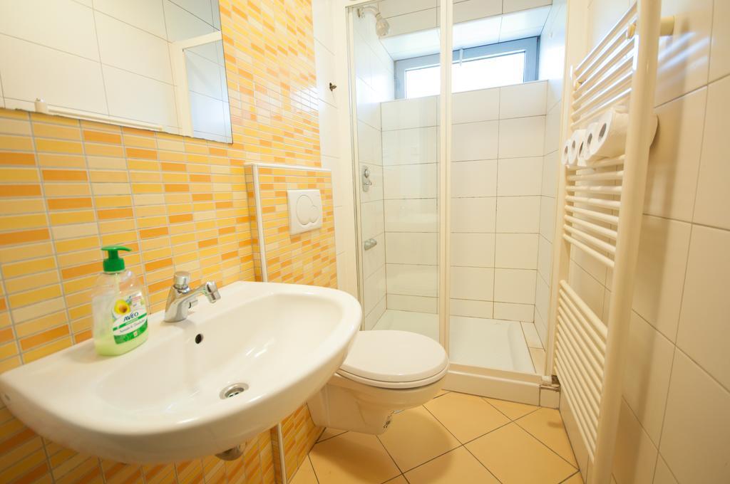 Simbol Rooms With Free Private Parking Λιουμπλιάνα Δωμάτιο φωτογραφία