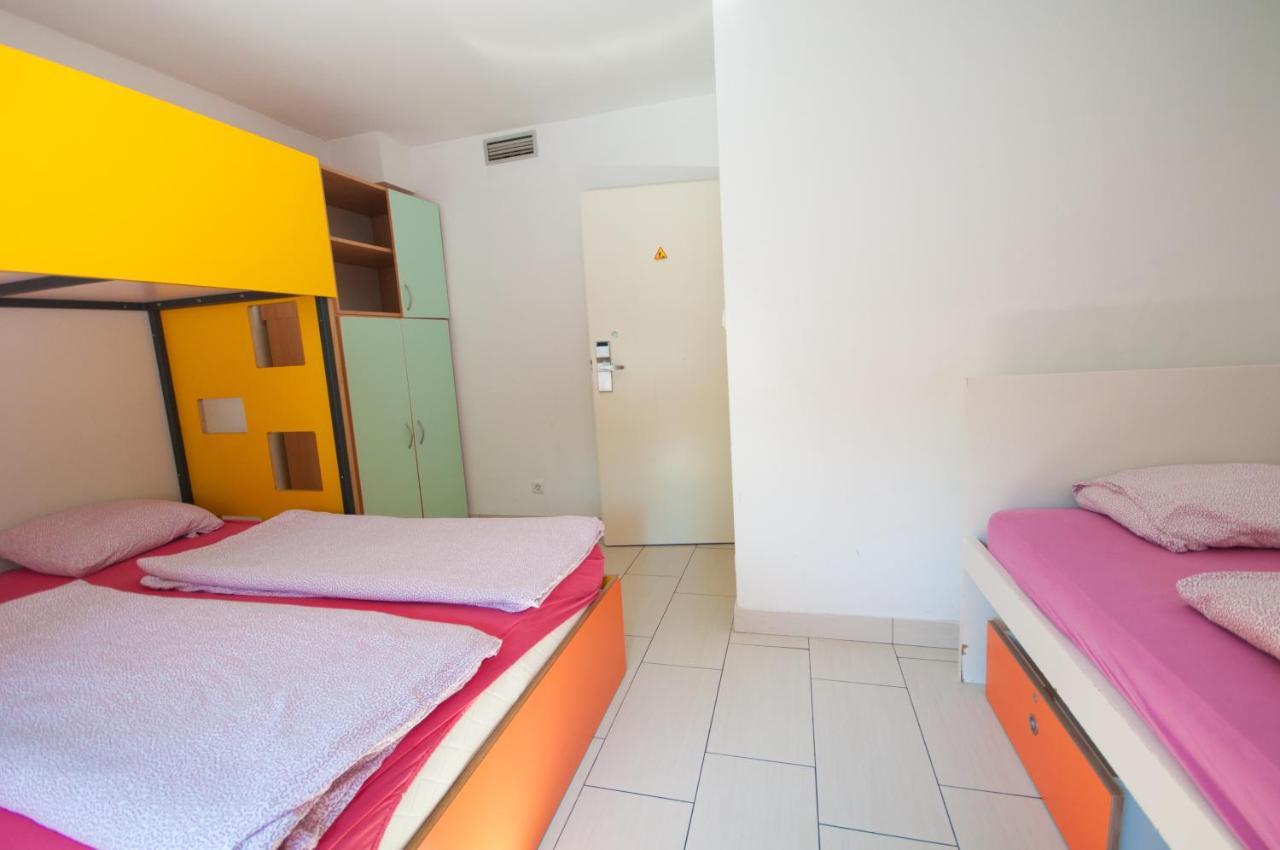 Simbol Rooms With Free Private Parking Λιουμπλιάνα Δωμάτιο φωτογραφία