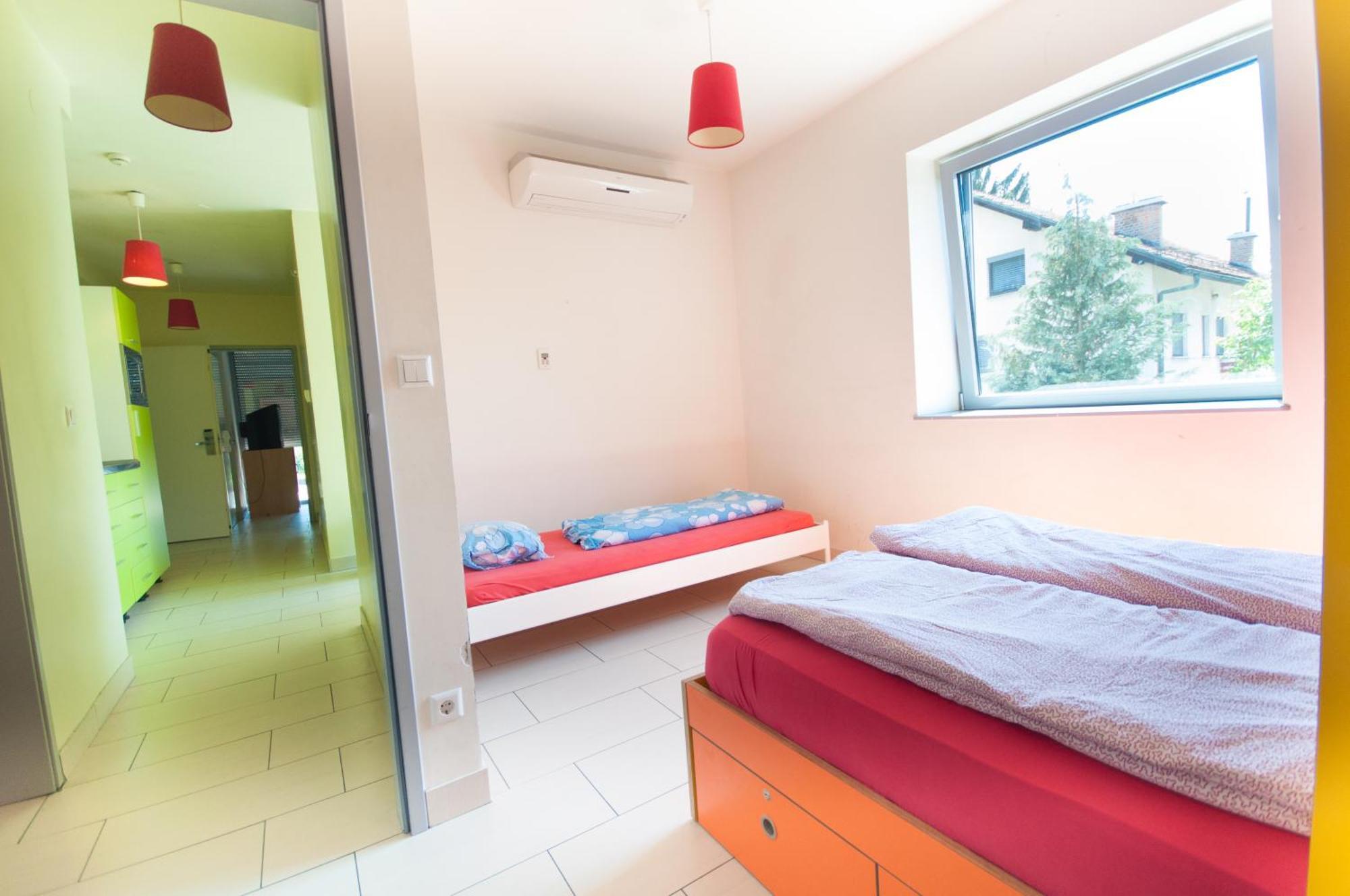 Simbol Rooms With Free Private Parking Λιουμπλιάνα Δωμάτιο φωτογραφία